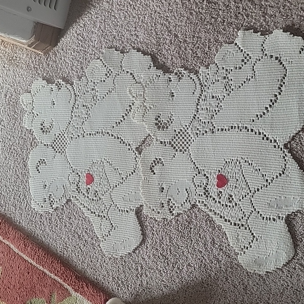 heritage  2 teddybear lace doilies Set of 2. Two have a heart on them.